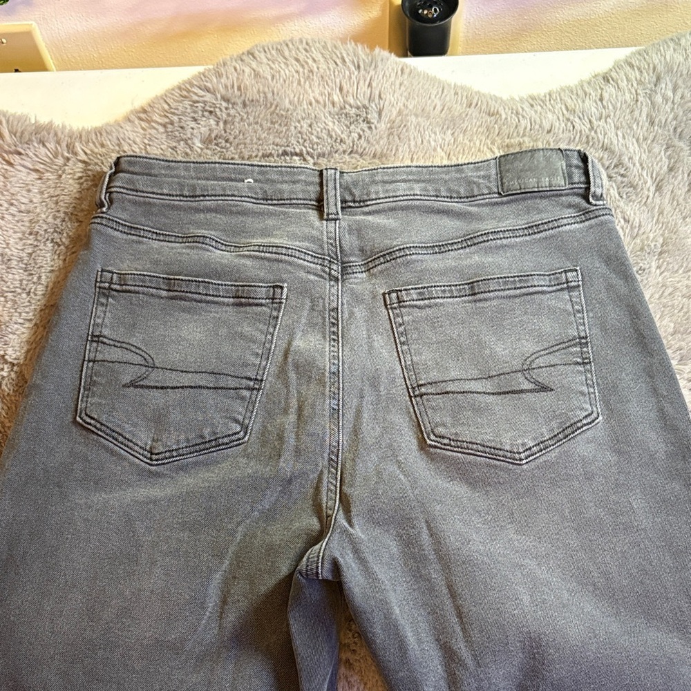 American Eagle High Rise Mom Jeans - Picture 3 of 6